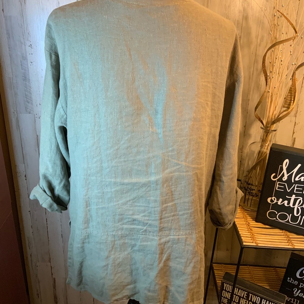 Old Friends Linen Button Down Oversized Top. Size Small. View 4